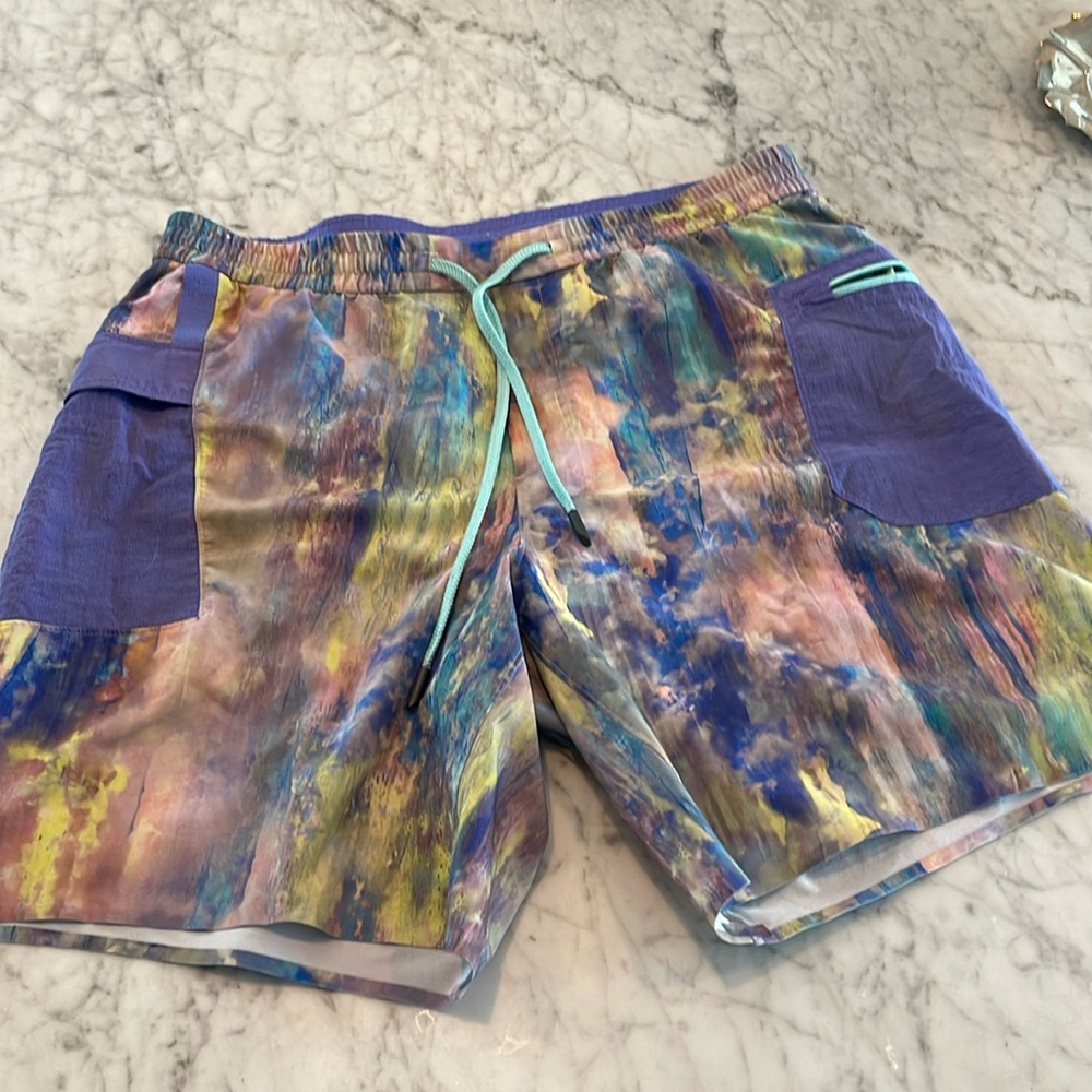 Lululemon Hiking Shorts Men’s Large